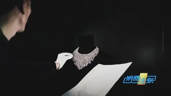 DƬ